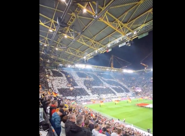  世界杯4冠+歐洲杯3冠！德國球迷賽前巨型tifo致敬足協(xié)成立125周年