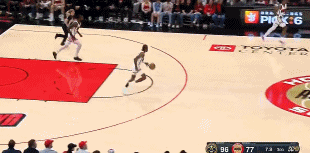  如入無人之境！杰倫-格林持球突破連過數(shù)人上籃打成2+1