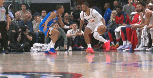  賺了！阿隆-維金斯再被吹三分犯規(guī) 雷霆挑戰(zhàn)成功取消犯規(guī)拿到球權(quán)