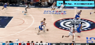  迎著拋投王！本-西蒙斯快下接球面對哈滕拋投打進