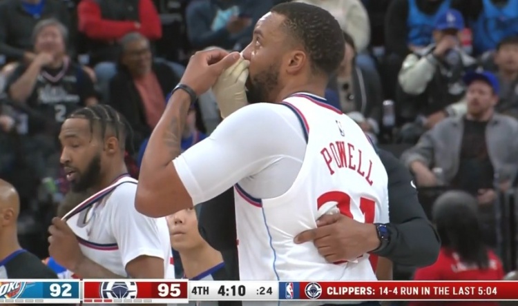  真正的“血帽”！鮑威爾上籃遭亞歷山大封蓋 被打到鼻子血流不止