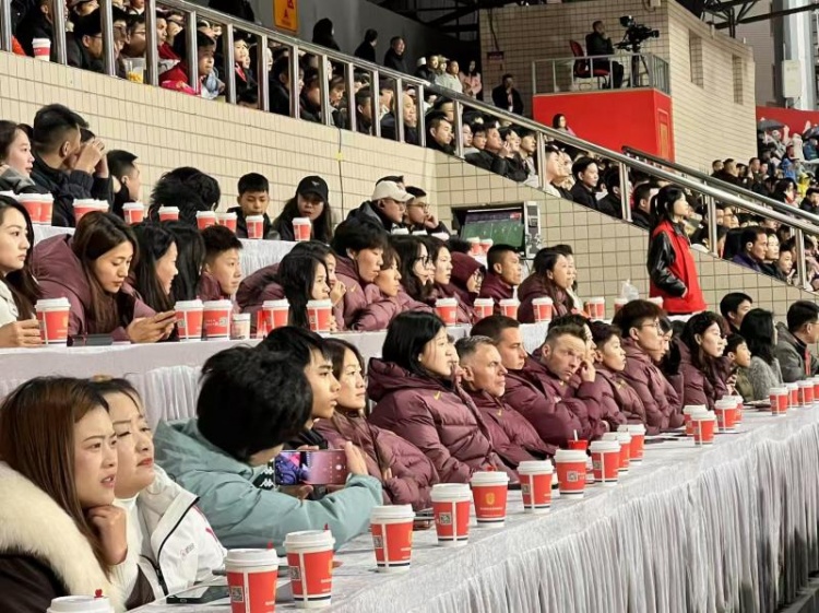  北青體育：中國(guó)女足現(xiàn)身中甲賽場(chǎng)，觀看重慶銅梁龍vs遼寧鐵人