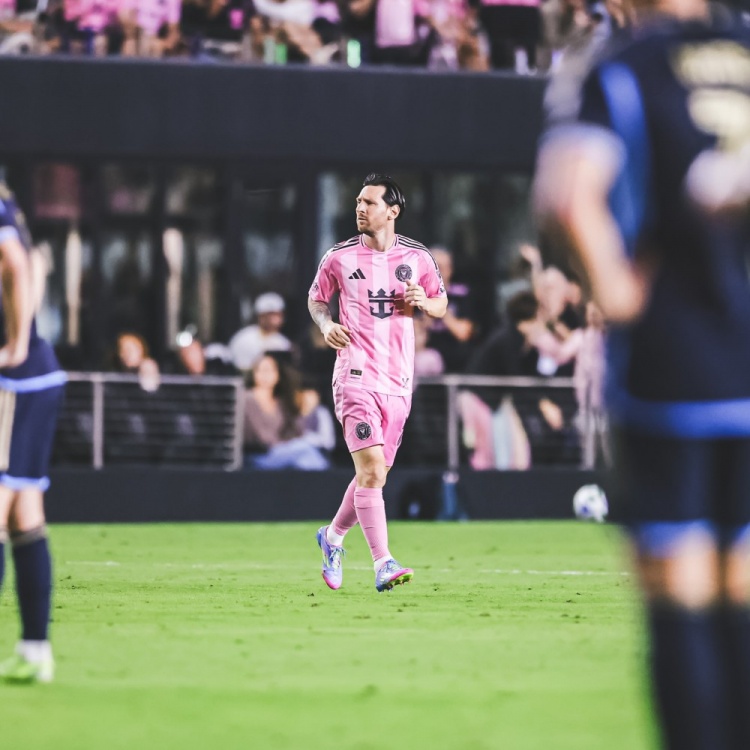  復(fù)出進(jìn)球助球隊(duì)登頂東部！梅西社媒曬照慶祝勝利