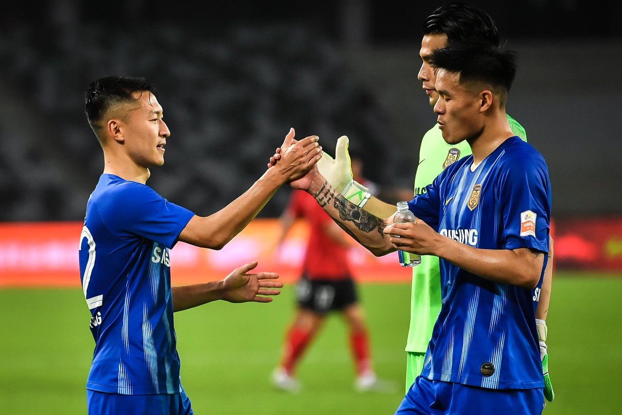  前隊(duì)友相聚！吳曦、李昂分別代表申花、海港出席超級(jí)杯發(fā)布會(huì)