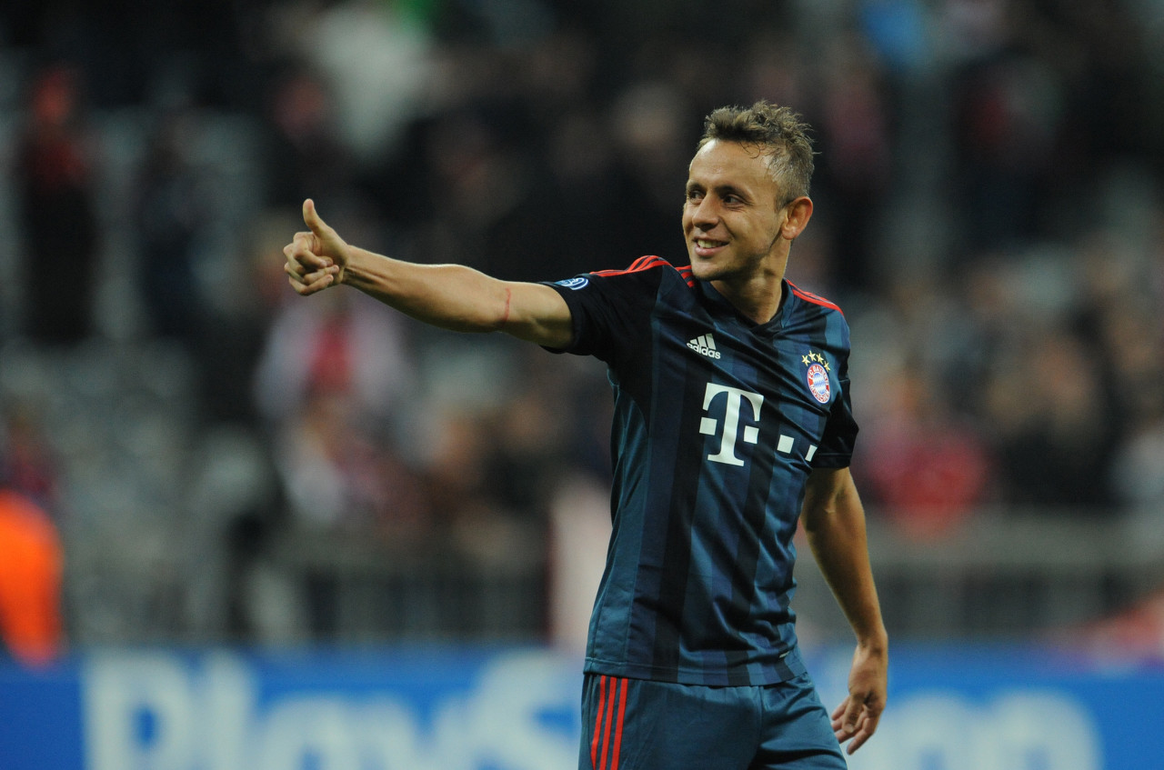  圖片報：39歲拉菲尼亞缺席主隊比賽，卻參加拜仁傳奇隊比賽引爭議