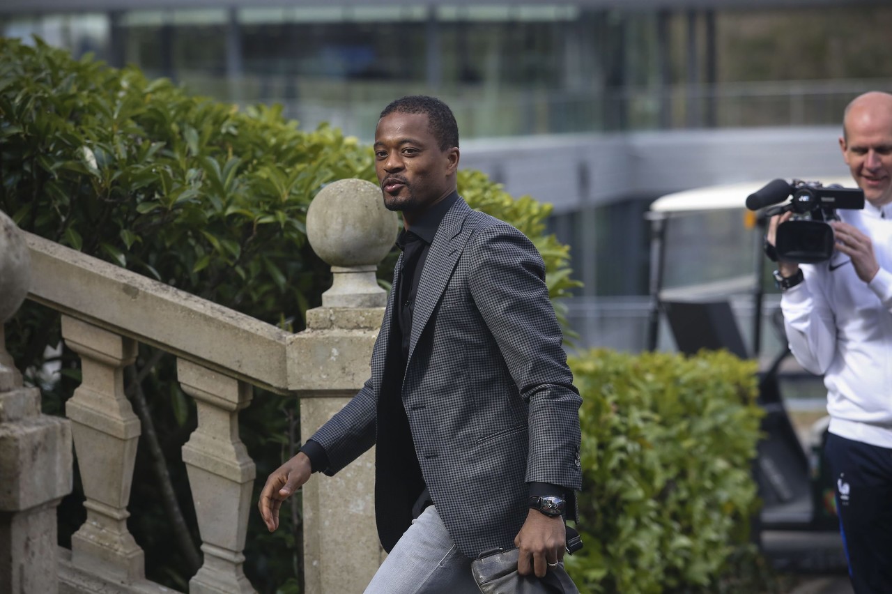  埃弗拉：現(xiàn)在談齊達(dá)內(nèi)是不尊重德尚，有人把22年世界杯"送給"梅西