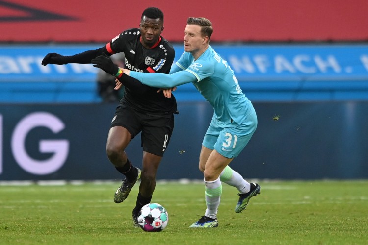  記者：藥廠中衛(wèi)塔普索巴缺席賽前訓(xùn)練，他明日很可能無法出戰(zhàn)拜仁