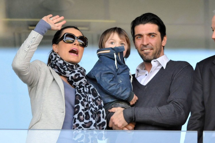  兒子入選捷克U18隊(duì)！布馮和前妻塞雷多娃都表態(tài)支持兒子的選擇