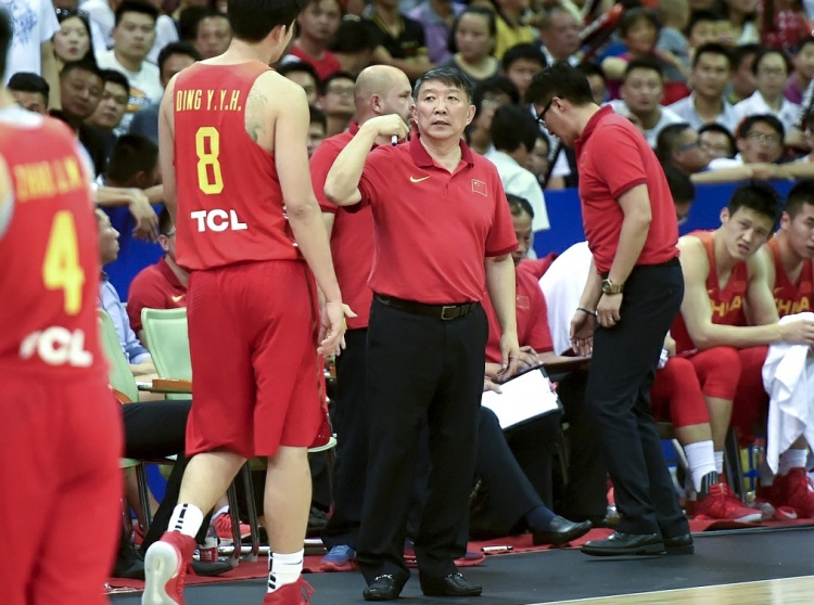  宮魯鳴的資歷、經(jīng)驗(yàn)、威望都是他最后當(dāng)選中國女籃主帥的重要因素