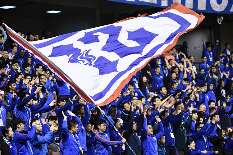  記者：申花客戰(zhàn)橫濱水手遠(yuǎn)征軍超2000人，全隊非常感動倍感動力