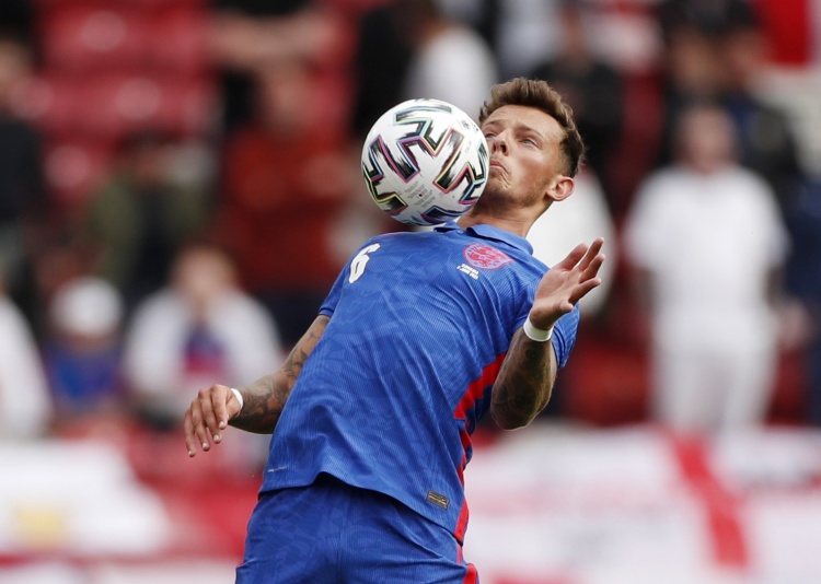  電訊報(bào)：為確認(rèn)上任后首批英格蘭大名單，圖赫爾和本懷特進(jìn)行溝通