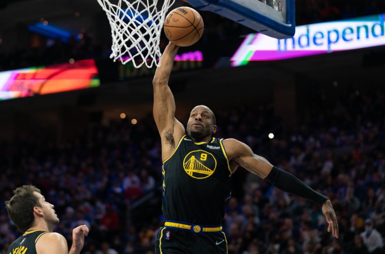  庫里：伊戈達拉設(shè)立了標準 他的傳奇比總冠軍旗幟和戒指更重要