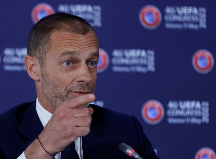  切費(fèi)林：巴黎0-2曼城時，納賽爾曾猶豫是否繼續(xù)留在足壇工作