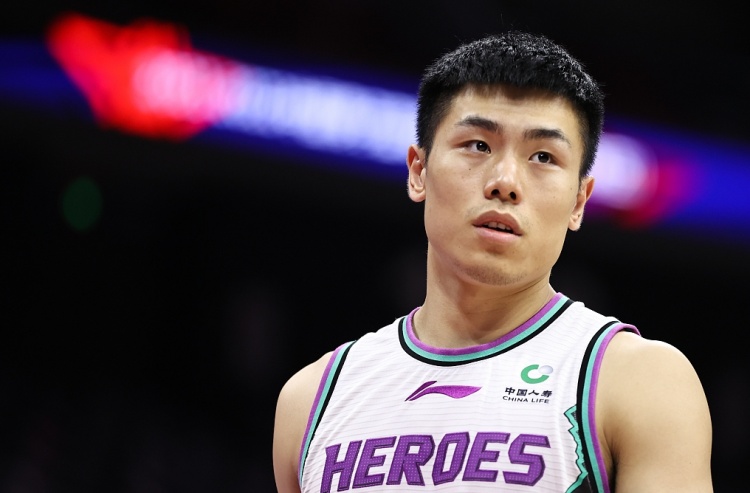  太準(zhǔn)了！劉毅半場(chǎng)6中4&3記三分拿下13分 刷新賽季新高