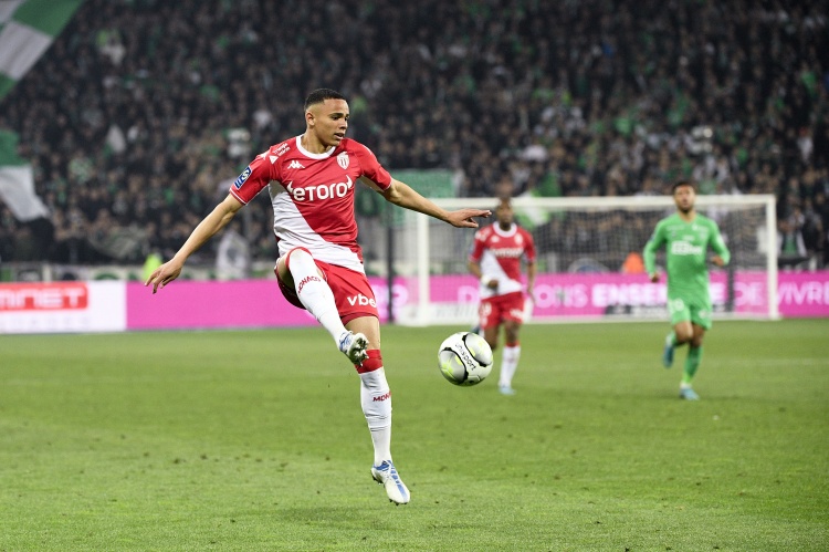  每體：巴薩有意摩納哥邊衛(wèi)萬德森，他的特點(diǎn)被認(rèn)為和阿爾維斯相似