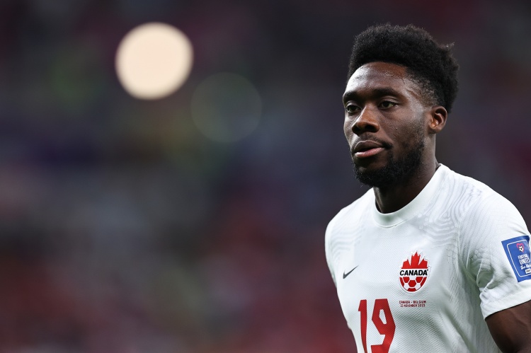  希望無礙，羅馬諾：阿方索-戴維斯因腳踝受傷提前被換下