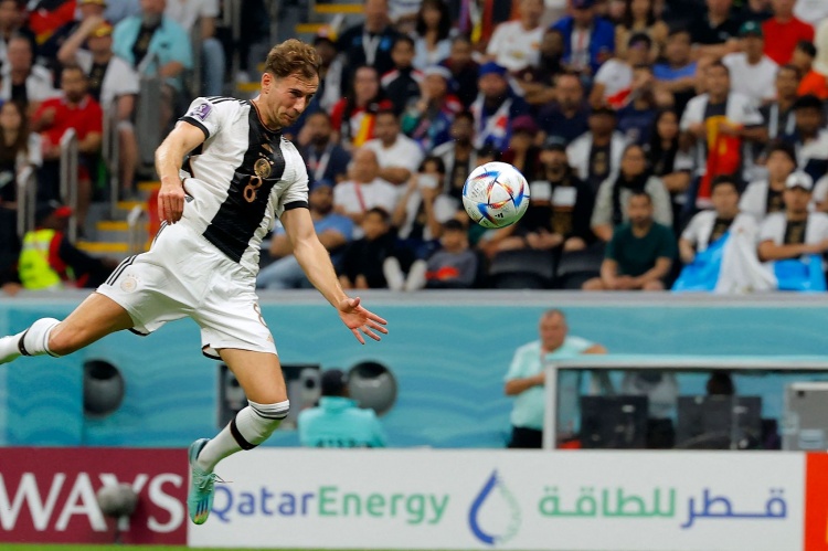  小豬：格雷茨卡表現(xiàn)不能再好了，我喜歡這種戰(zhàn)勝低谷站起來(lái)的球員