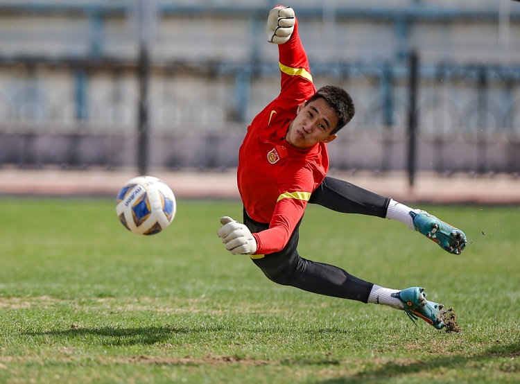  替補(bǔ)出戰(zhàn)完成多次撲救！媒體人：于金永很穩(wěn)，未來(lái)可以多用用