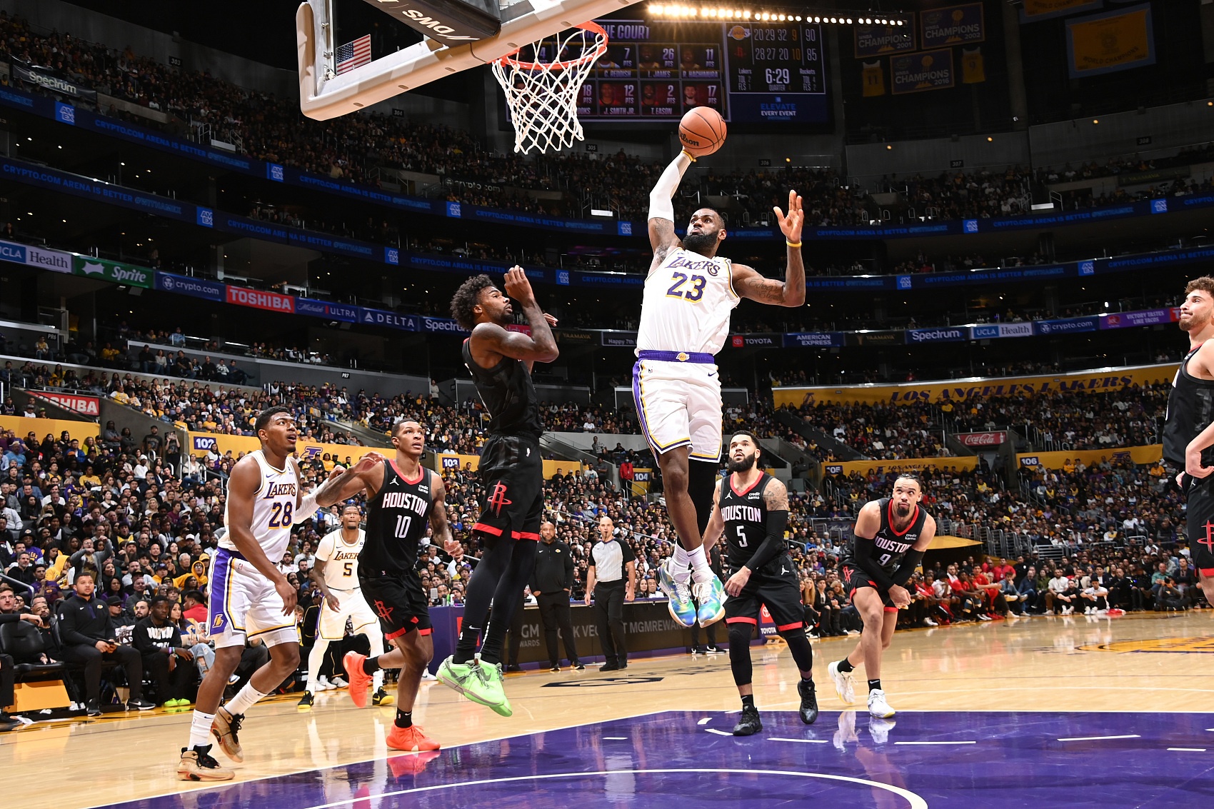  火湖大戰(zhàn)！ESPN預(yù)測明天勝率：湖人51.1%略占優(yōu)勢 火箭48.9%