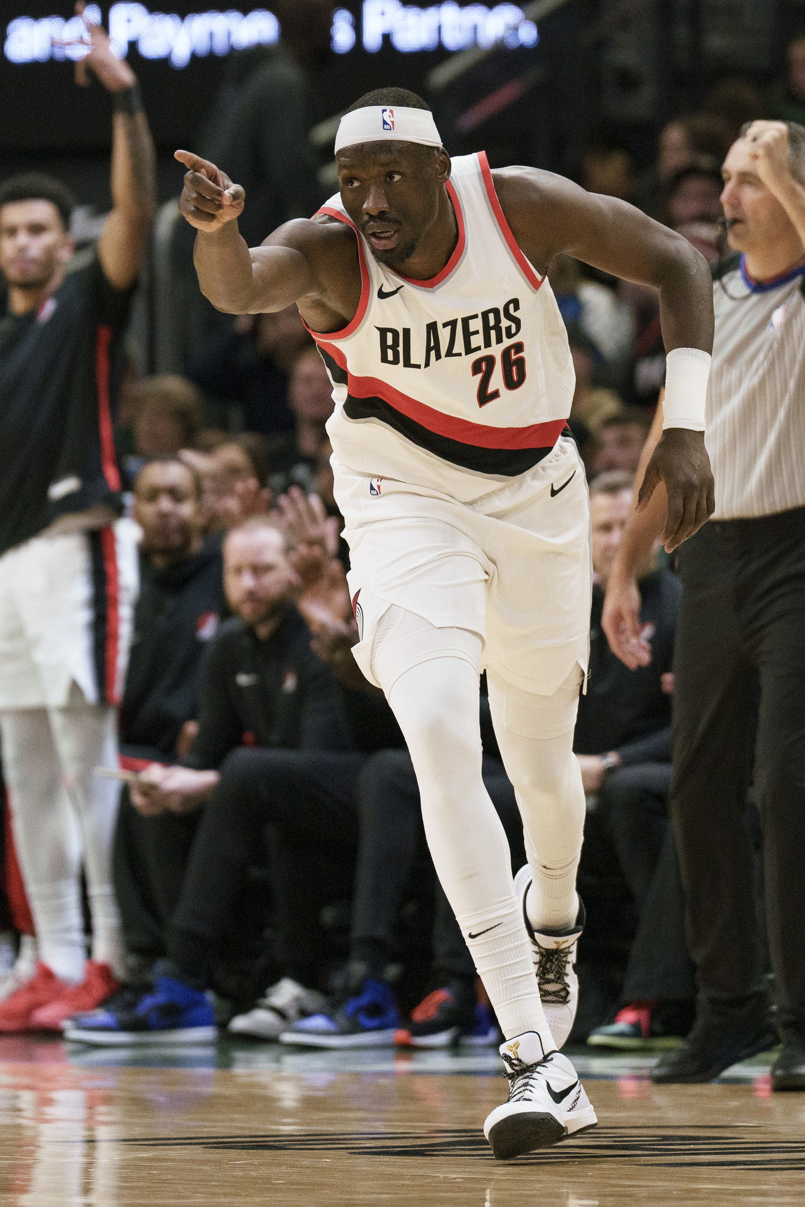  CBA名宿！里斯上半場(chǎng)三分4中3 11分鐘砍下11分5籃板