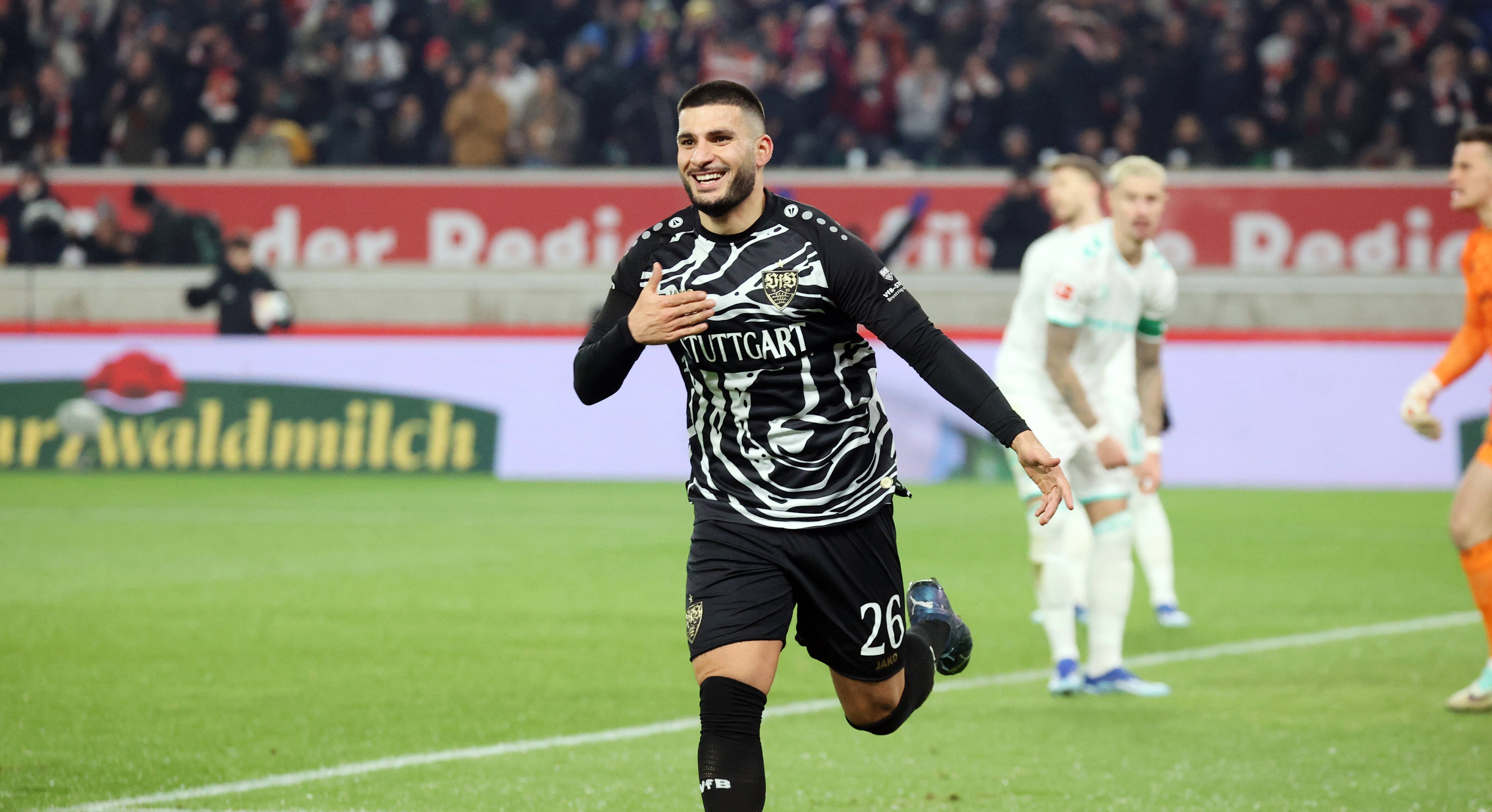  圖片報：翁達(dá)夫開定制庫里南去訓(xùn)練，內(nèi)有香檳冷卻器和雞尾酒桌