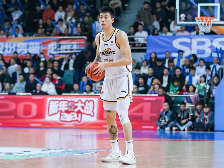  攻防俱佳！張鎮(zhèn)麟15中8拿到19分7板6助5斷2帽