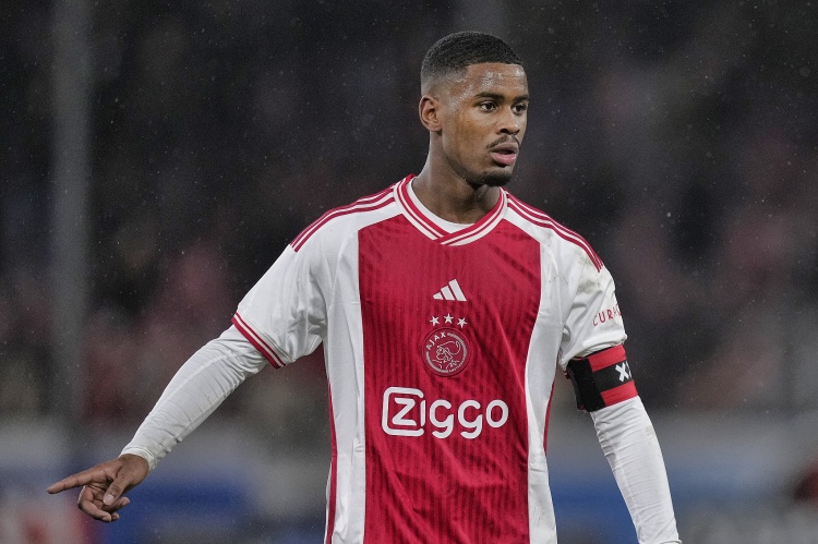  英媒：利物浦確實(shí)有意18歲后衛(wèi)哈托，阿賈克斯或5000萬歐將其出售