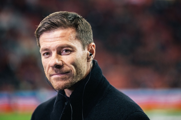  記者：哈維-阿隆索預(yù)計(jì)下賽季會(huì)留藥廠，皇馬將他視作安帥接班人