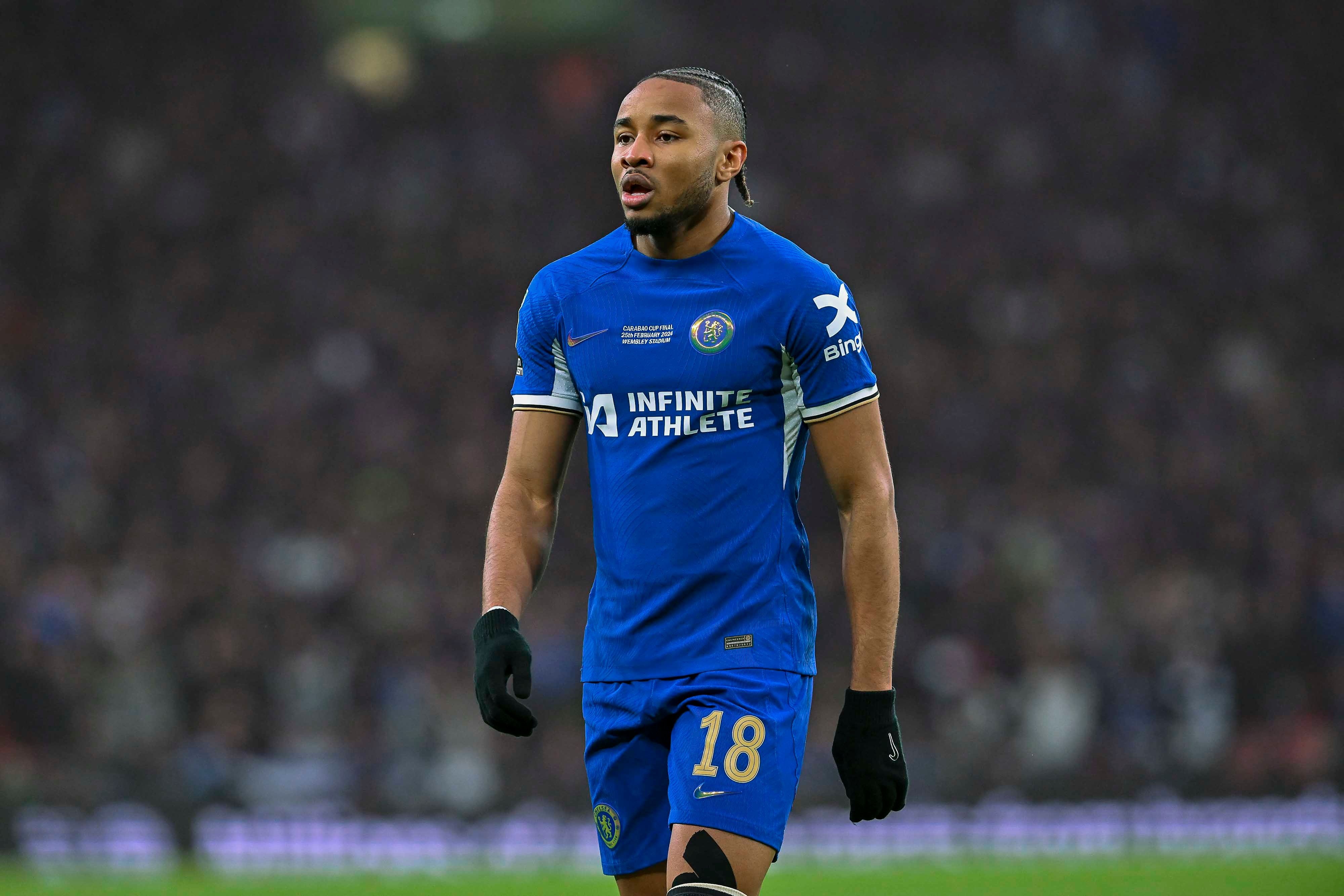  曼晚：曼聯(lián)將嘗試截止日前簽前鋒，考慮特爾、恩昆庫