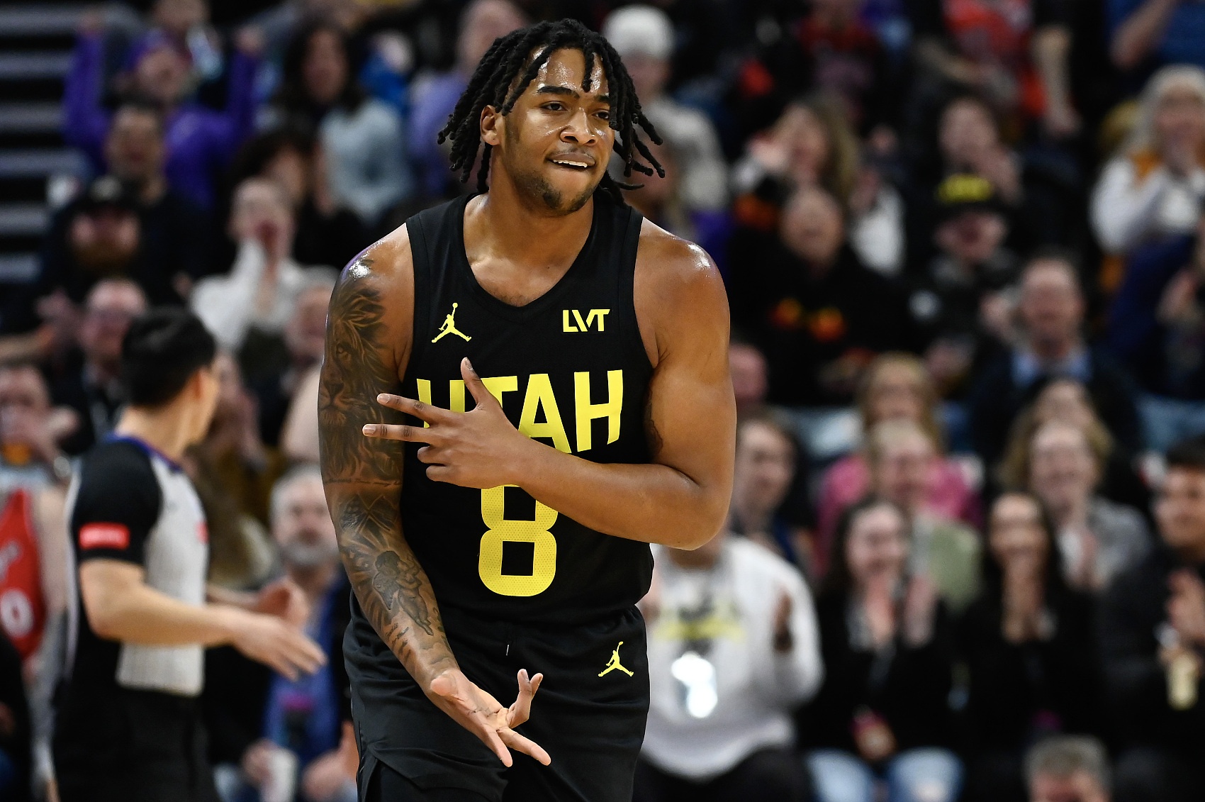  誰的部將？爵士后衛(wèi)森薩博半場13中7&三分7中3 拿下17分3助攻