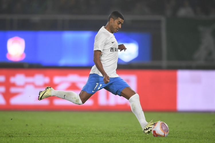  青島日?qǐng)?bào)：西海岸敲定前三鎮(zhèn)前鋒阿齊茲，阿蘭去留即將揭曉