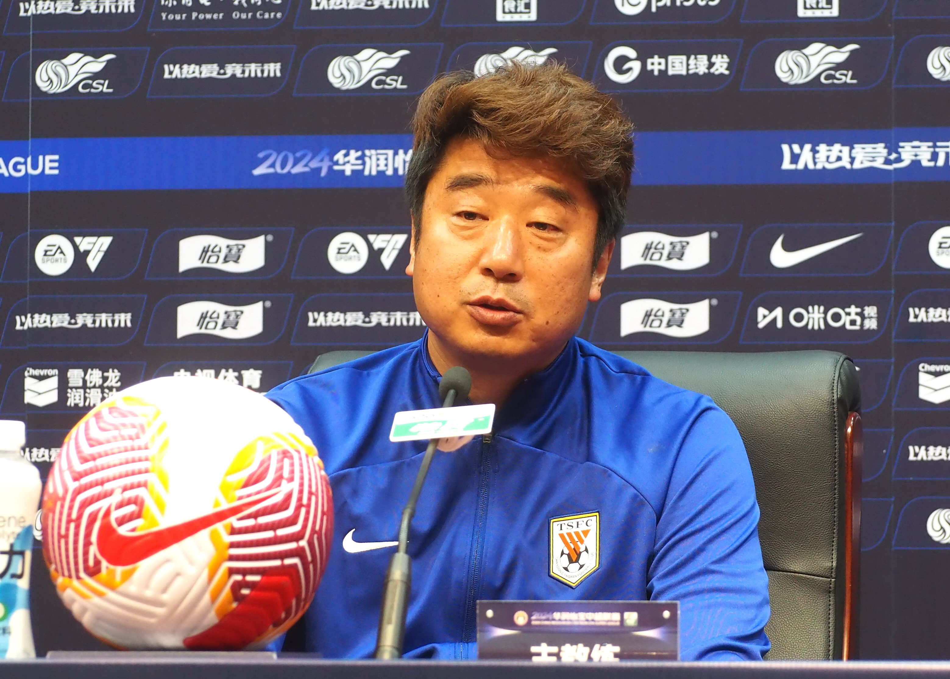  泰山助教：崔康熙想堅(jiān)持到場(chǎng)但身體很不適，于金永很認(rèn)真努力