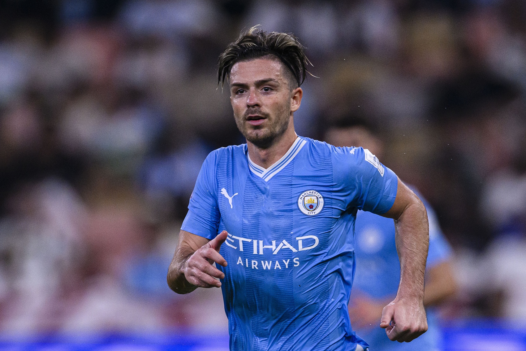  TA：格拉利什會(huì)平衡生活和訓(xùn)練，若前一天睡得晚第二天會(huì)主動(dòng)加練