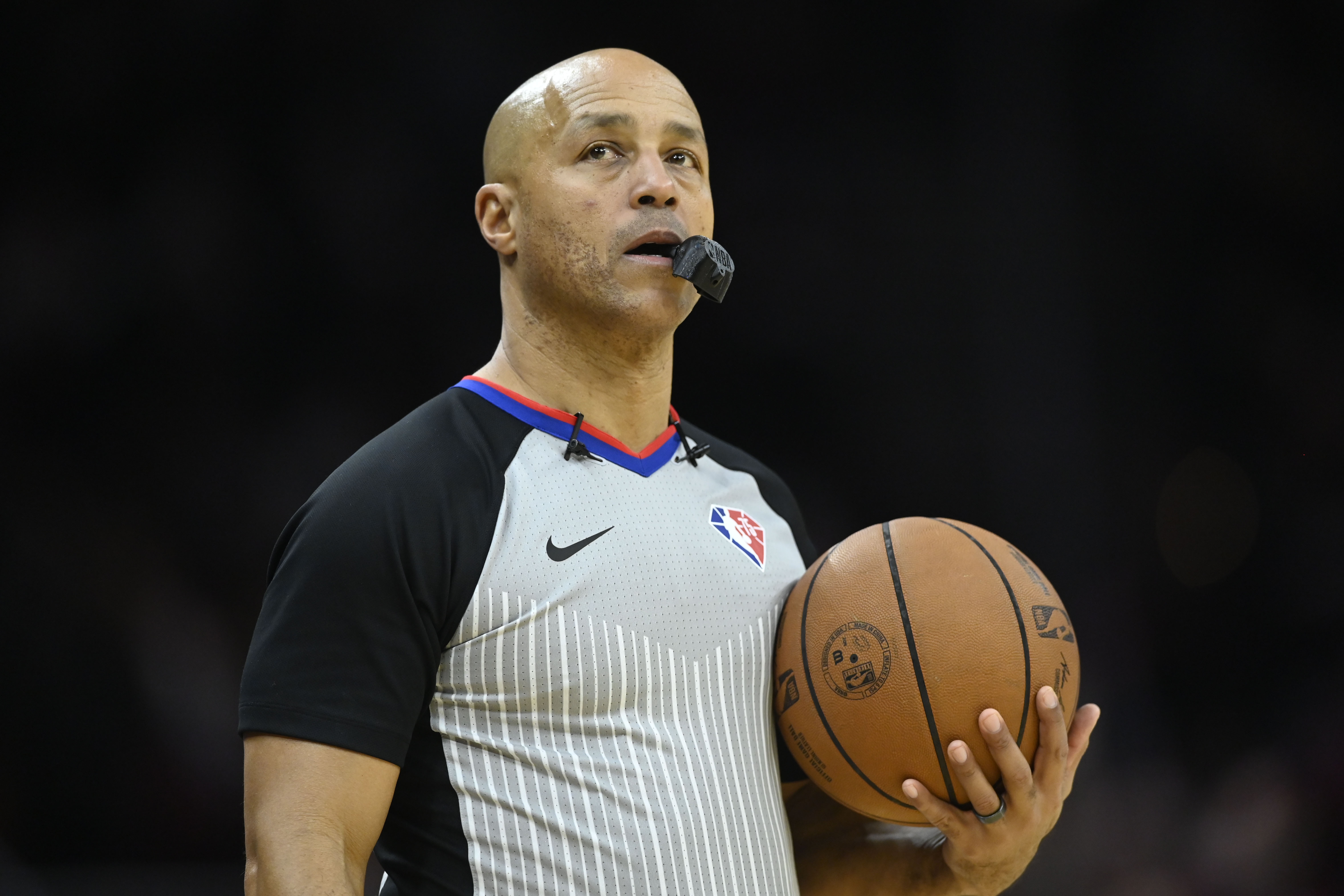  船記：很期待這場(chǎng)的裁判報(bào)告 這是馬克-戴維斯的經(jīng)典吹罰