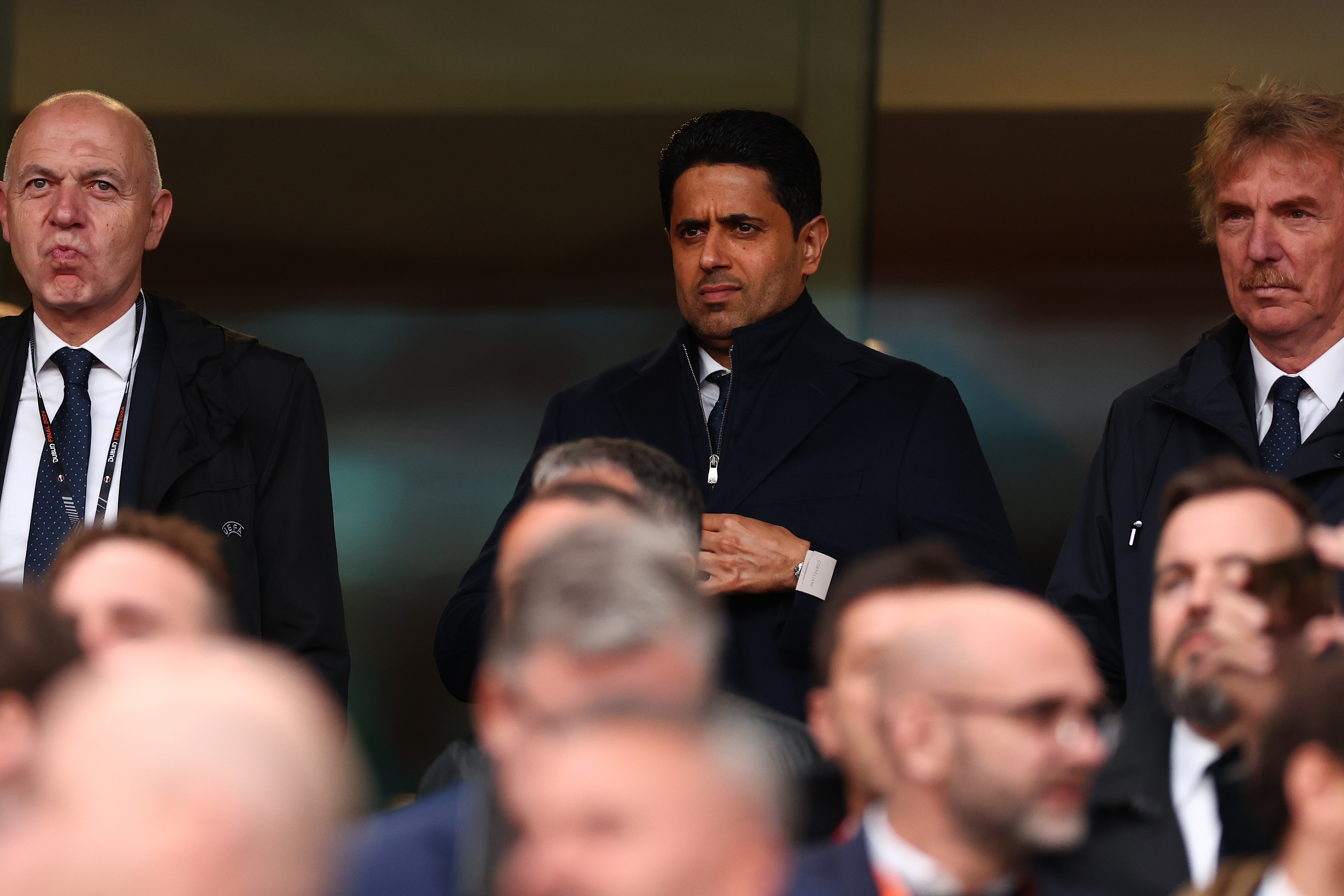  RMC：部分里昂球迷拉橫幅，要求巴黎主席納賽爾退出法國(guó)足球