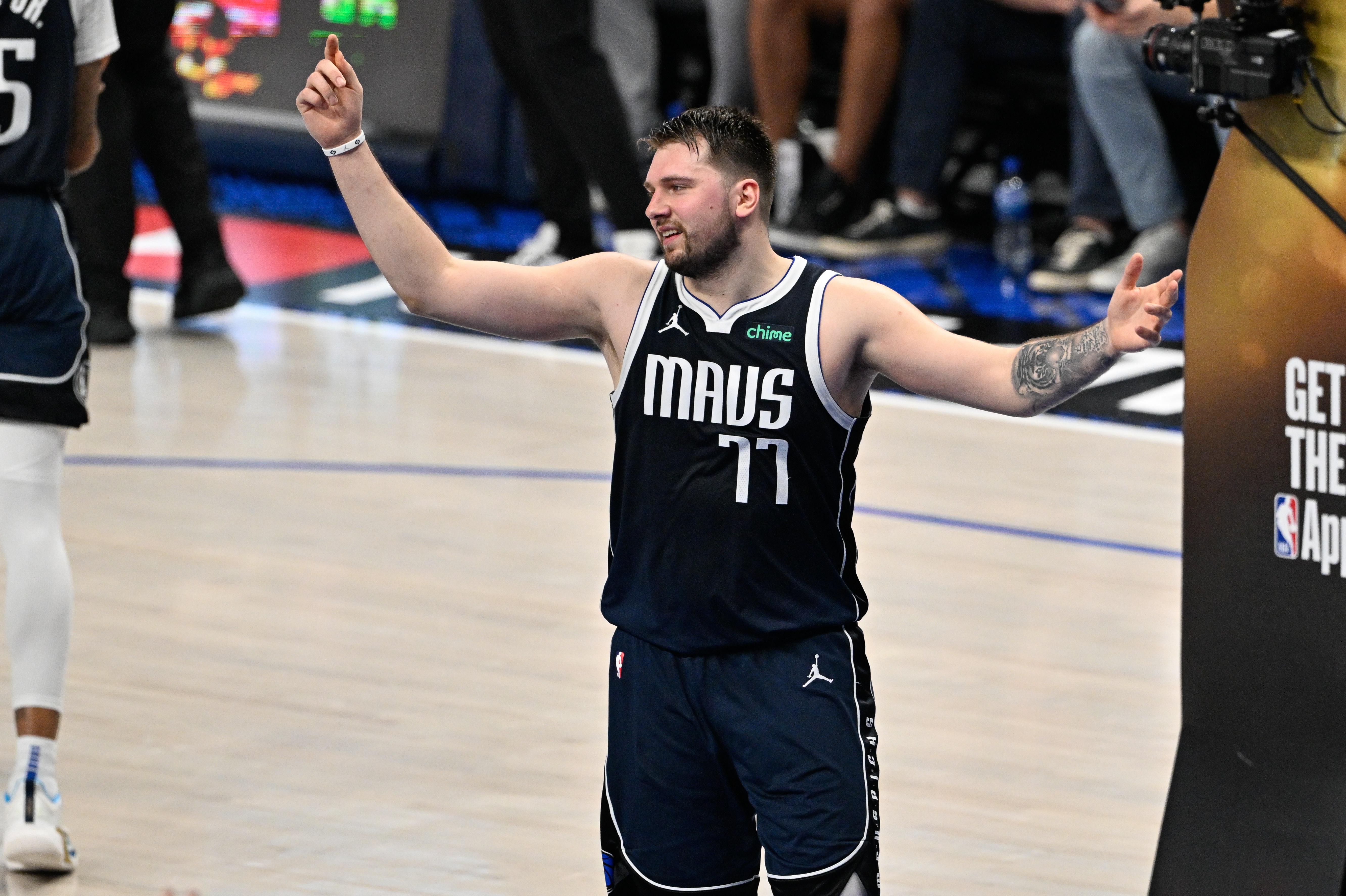  這誰頂?shù)米?！Shams：詹眉都不知道交易的事情 東契奇現(xiàn)在也很震驚