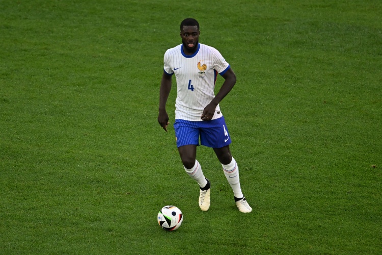  不可或缺？于帕首發(fā)時法國近17場14次零封，反之近10場都有丟球