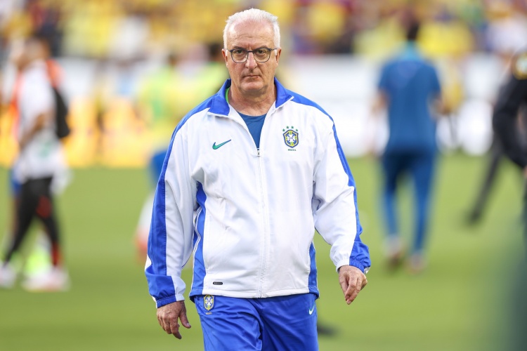  巴西本場(chǎng)比賽做出7次換人，因球員腦震蕩額外獲得2個(gè)換人名額