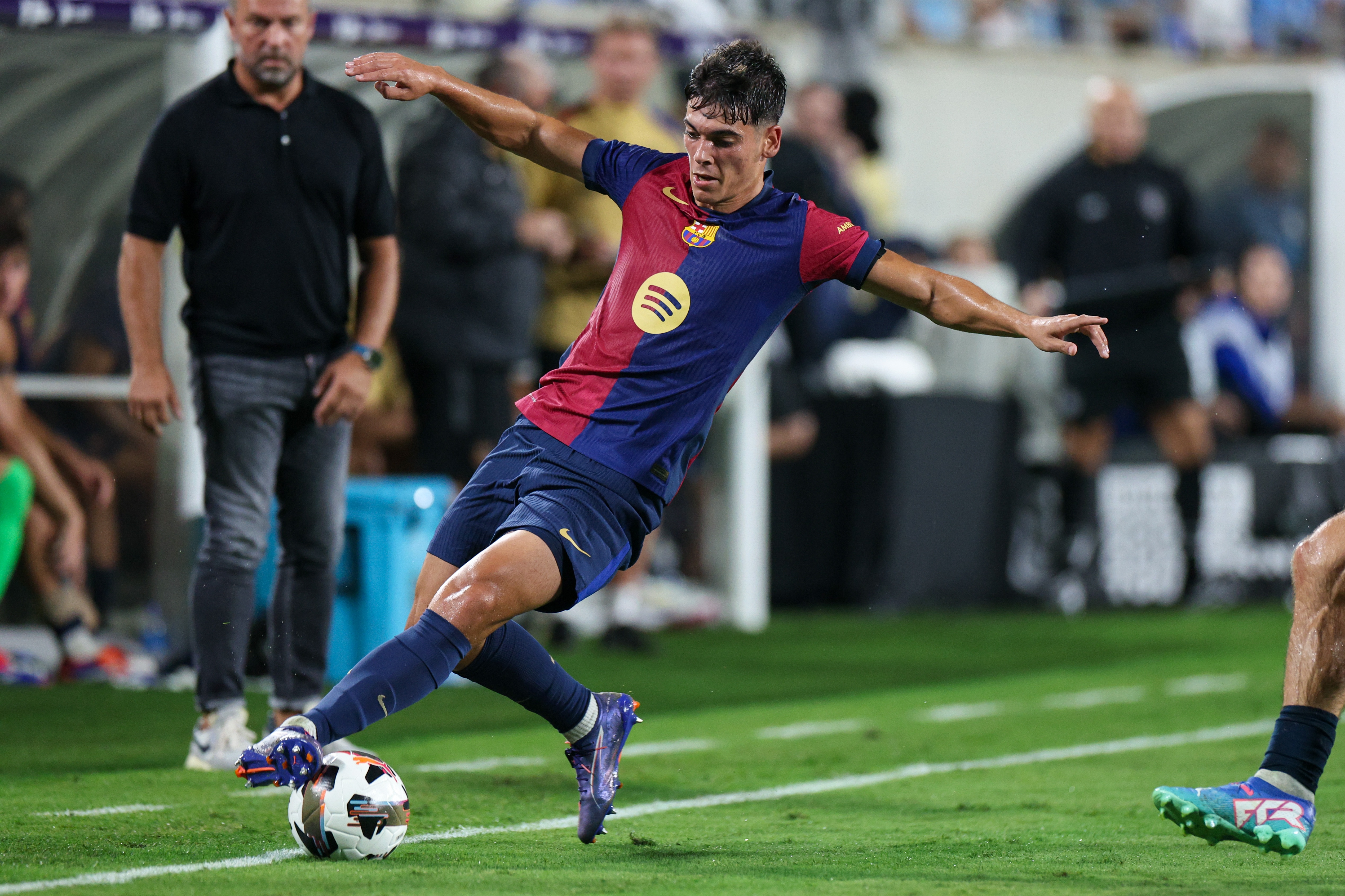  每體：巴薩可能今夏將瓦萊出售至科莫，轉(zhuǎn)會(huì)費(fèi)約800萬歐