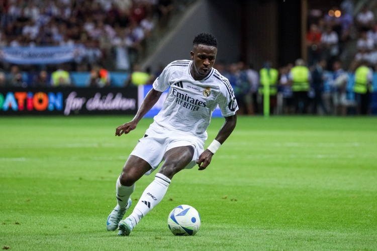  西媒：維尼修斯在馬德里的家正在裝修，他暫時(shí)租住拉莫斯的豪宅