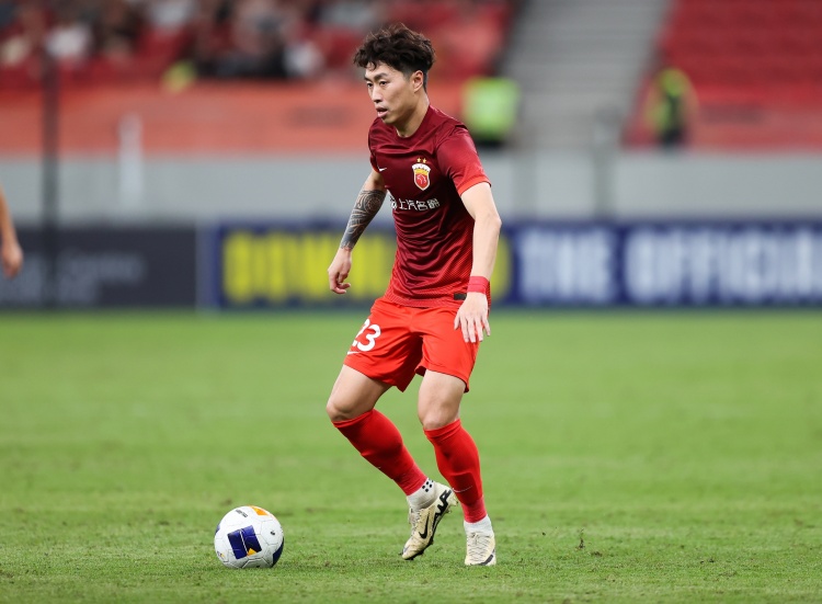  跟隊記者：傅歡崴了膝蓋，明后天得檢查一下