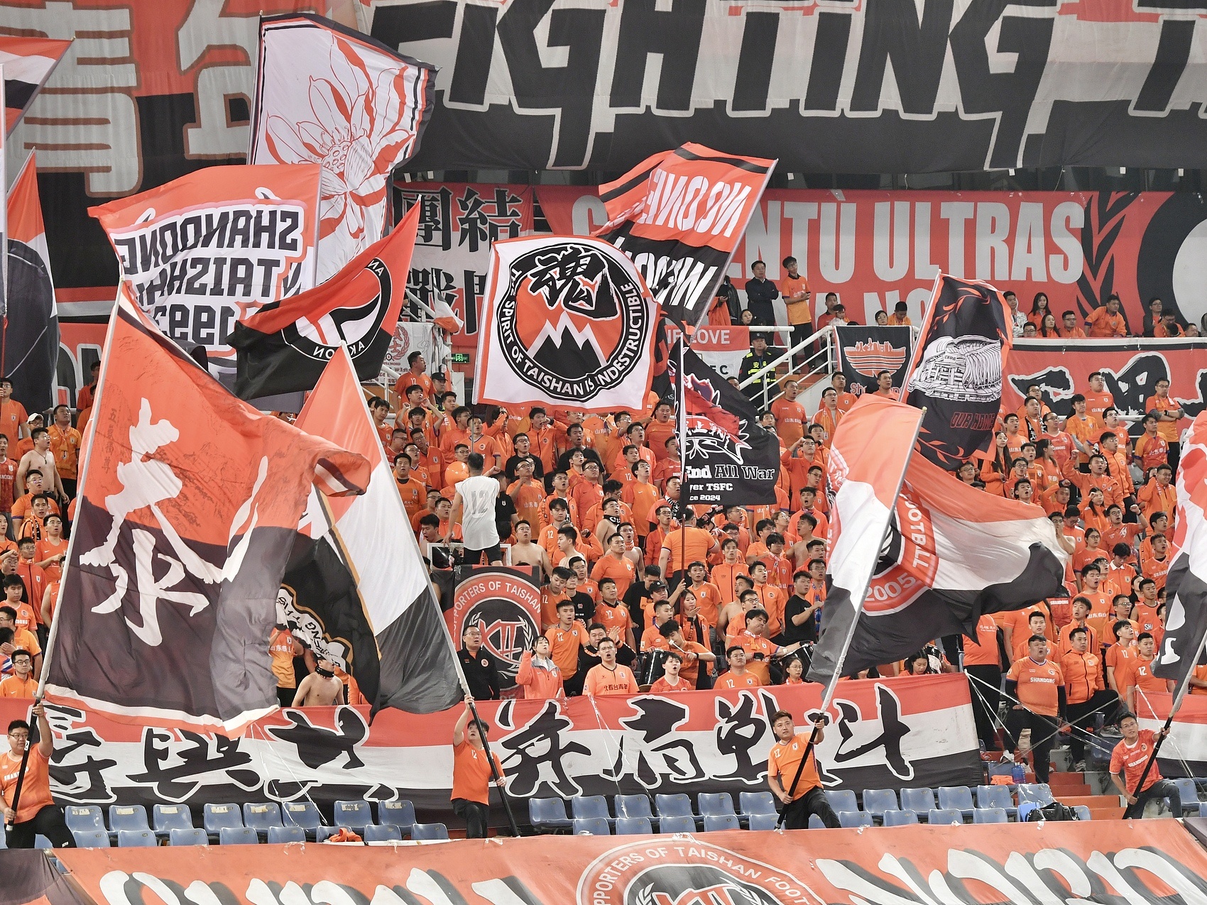  火爆！共22876名球迷現(xiàn)場觀戰(zhàn)山東泰山vs河南隊