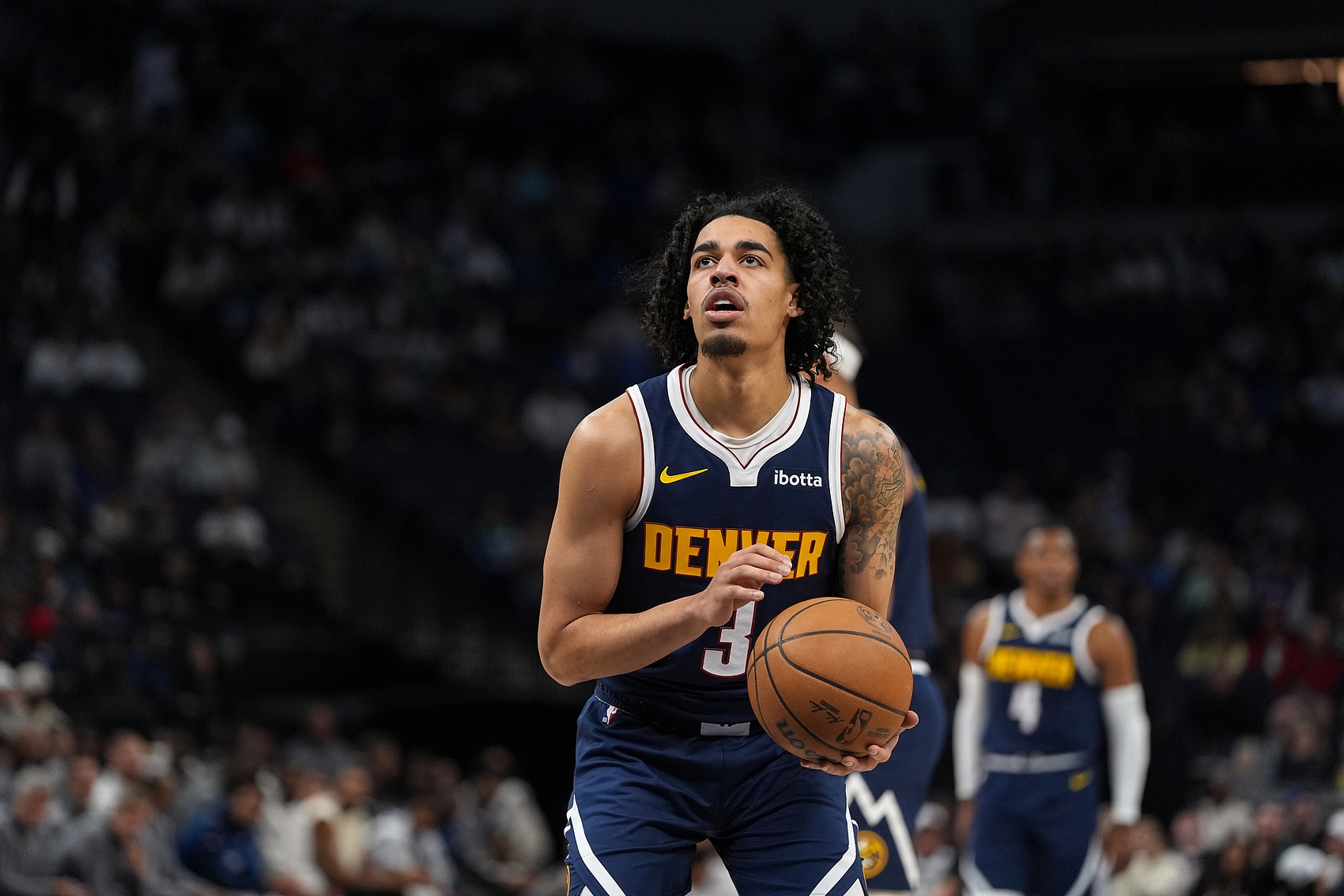  可圈可點(diǎn)！斯特勞瑟14中8拿到18分4板3助 正負(fù)值+15