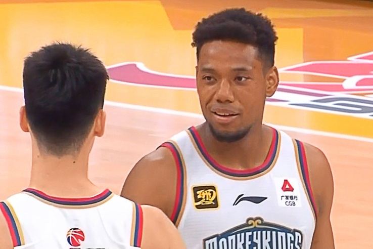  手感不錯(cuò)！祝銘震半場(chǎng)6中4&3記三分拿下11分4籃板