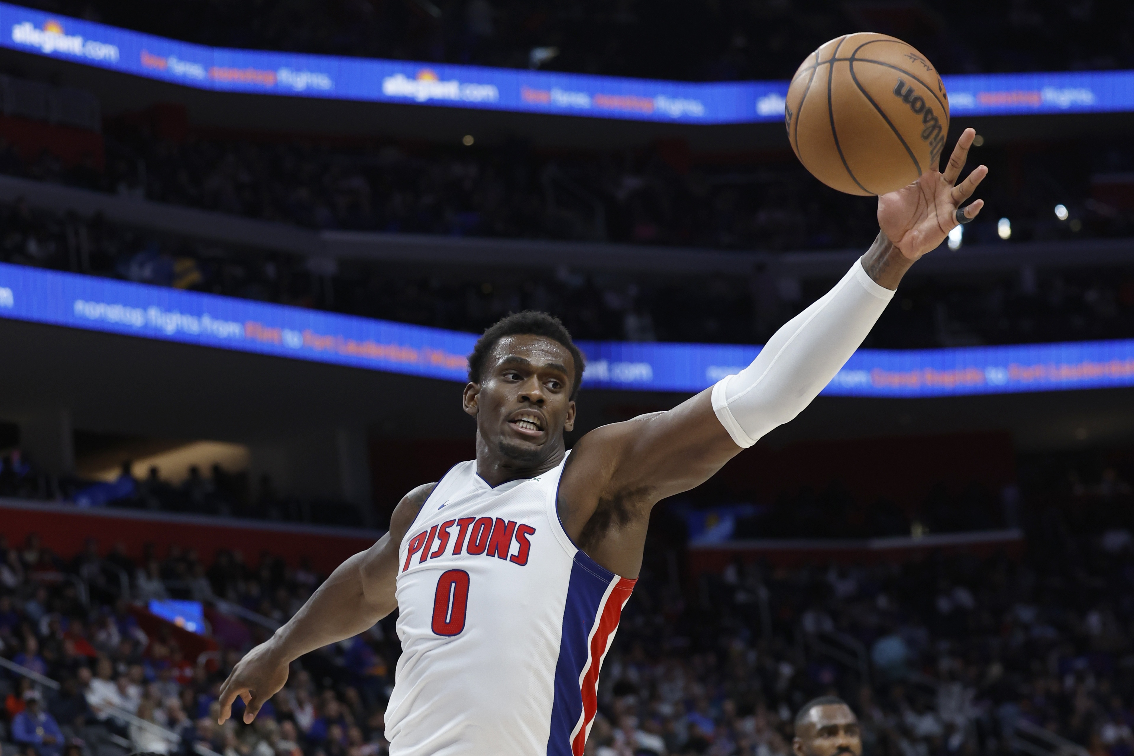  內(nèi)線支柱！杜倫8中4拿到12分 狂攬19籃板