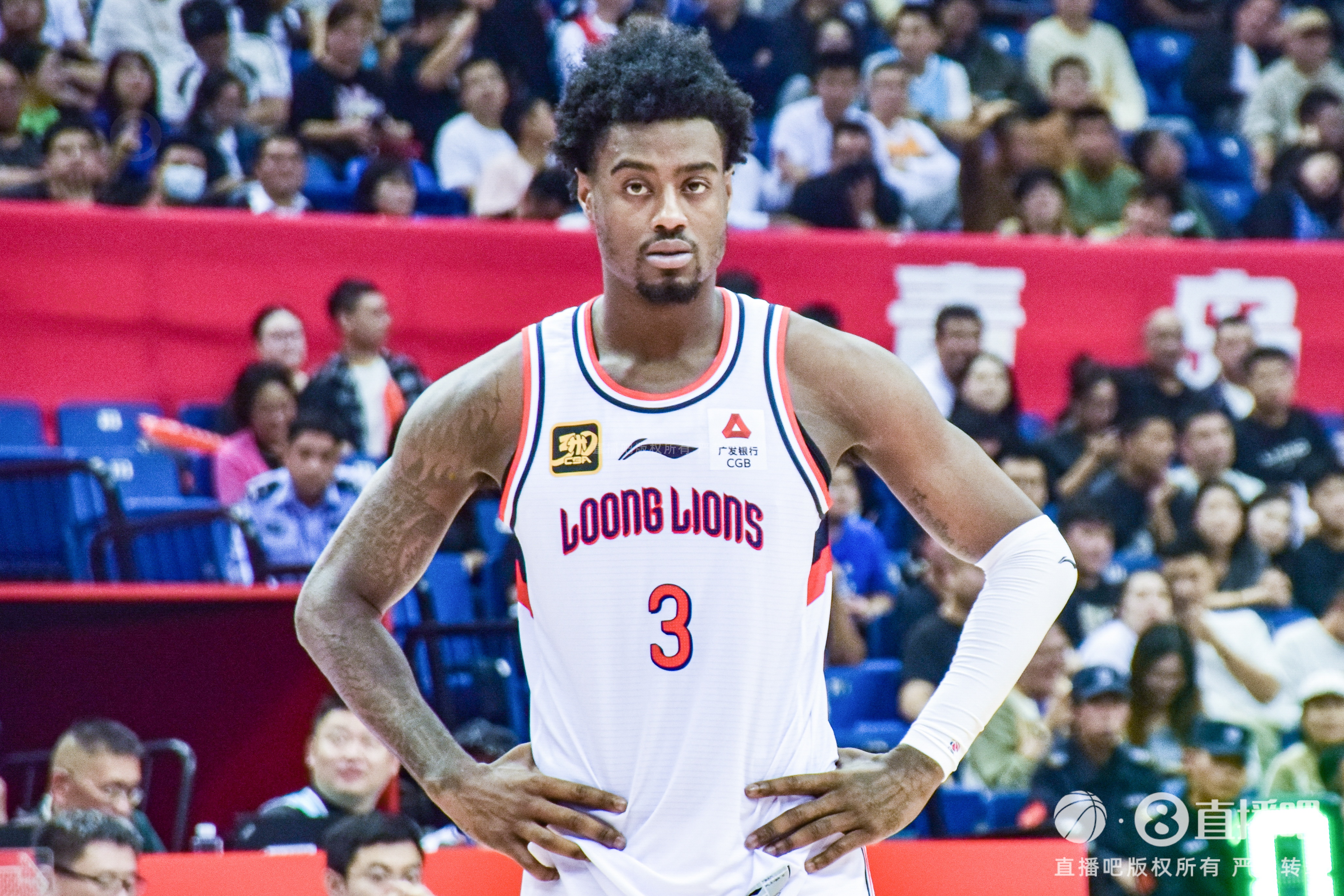  場(chǎng)均18.6分5.3板4.2助！廣州取消了達(dá)維恩-沃倫的注冊(cè)