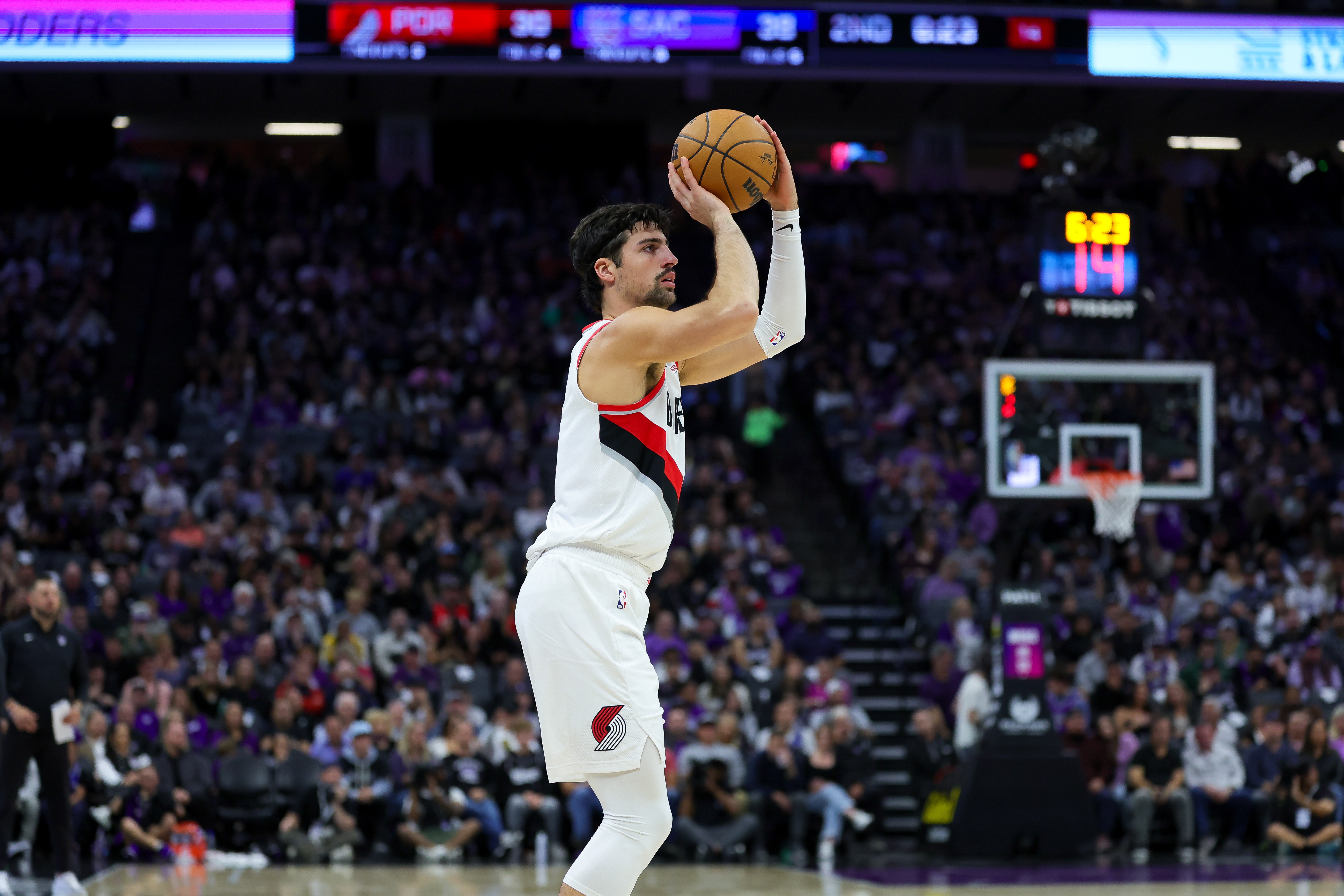  還是挺高效！阿夫迪亞14中9&罰球10中8砍28分4板5助2斷