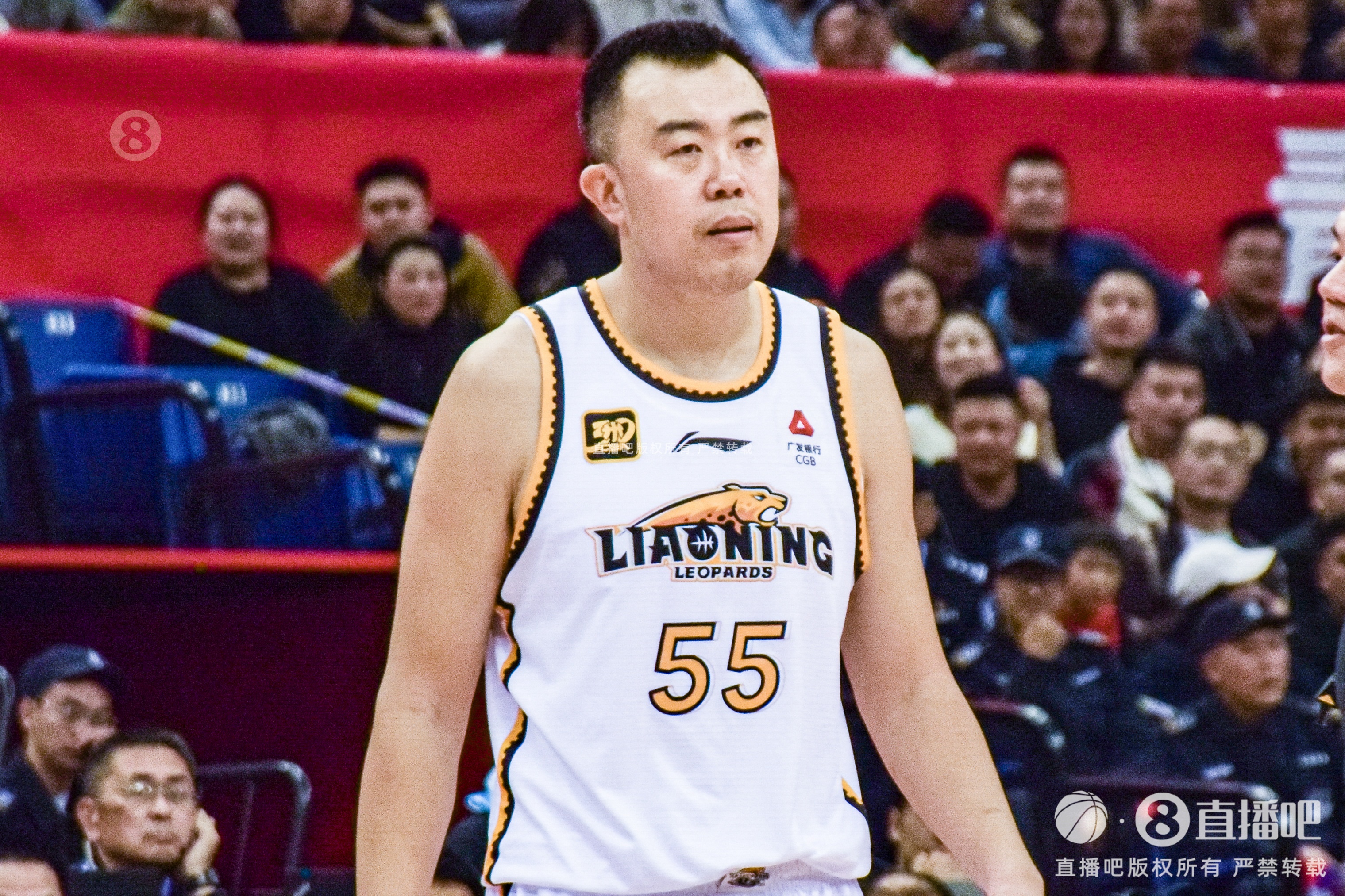  油箱滿滿的！韓德君上半場(chǎng)5投全中得到10分3板2助1斷