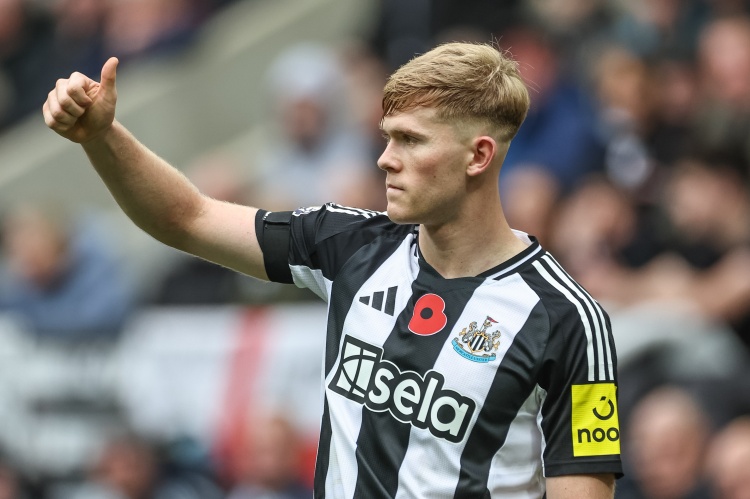  官方：紐卡左后衛(wèi)霍爾腳部骨頭受傷將接受手術(shù)，賽季報(bào)銷