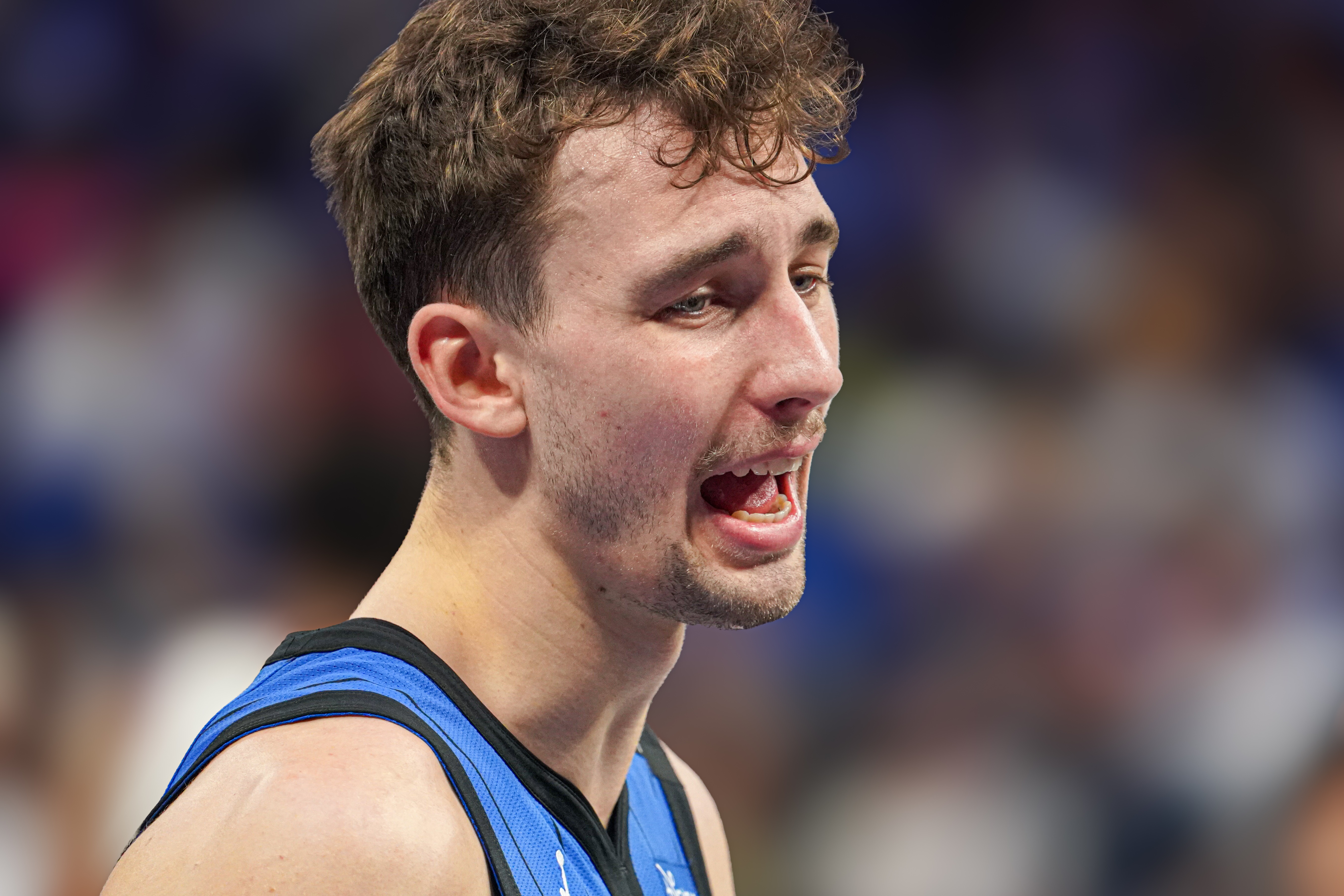  新春送溫暖！魔術(shù)全隊2人&首發(fā)1人得分上雙 爵士止8連敗